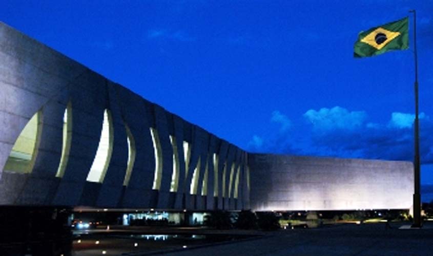 Reserva de 40% dos honorários do administrador judicial se aplica apenas à falência, não à recuperação