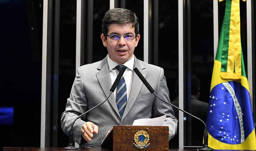 Randolfe Rodrigues cobra explicações de Gustavo Bebianno