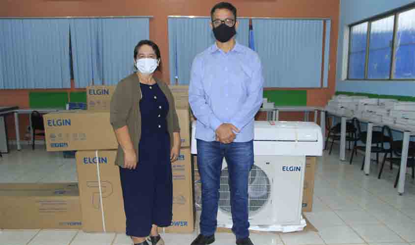 Deputado Anderson entrega emenda oficialmente de centrais de ar para climatizar 100% da Escola Jorge Vicente Salazar dos Santos 