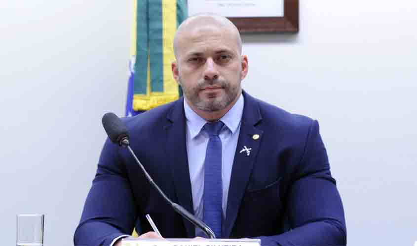 Moraes determina bloqueio de redes sociais de deputado