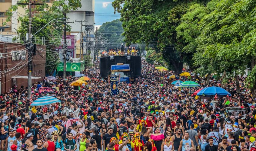 Após dois anos de pandemia, Banda do Vai Quem Quer volta a reunir multidão nas ruas de Porto Velho