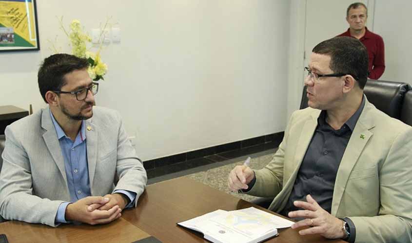 Deputado Anderson busca uma solução com o governador, mas realinhamento salarial de agentes deve mesmo ser discutido no Judiciário