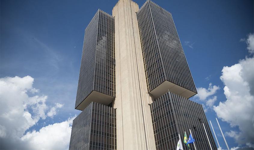 BC determina que bancos ajustem horários de atendimento em agências