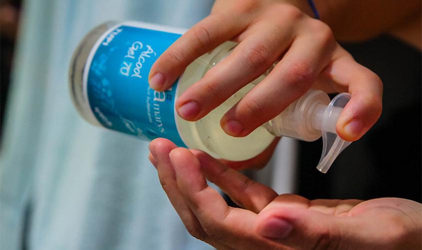 Para evitar desabastecimento, Procon limita uma unidade de álcool gel 70% e caixa de máscaras por consumidor