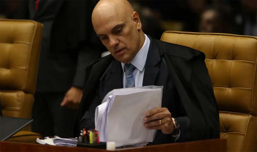 Moraes dá 15 dias para PGR opinar sobre indiciamento de Bolsonaro