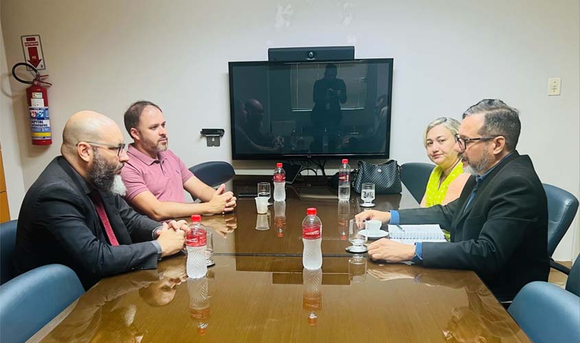  Cremero se reúne com Conselho Regional de Biomedicina 