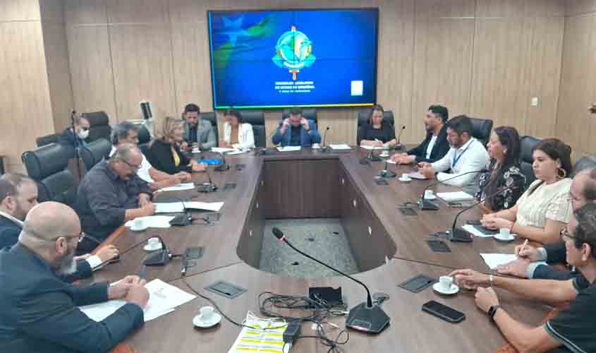Comissão de Saúde cobra cumprimento de acordos e necessidade de reestruturação salarial dos servidores