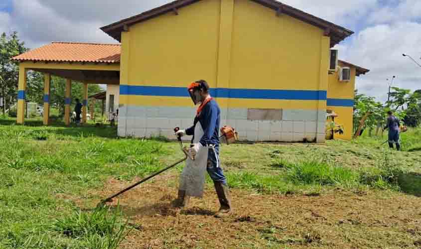 Prefeitura executa cronograma de limpeza em unidades escolares rurais da capital