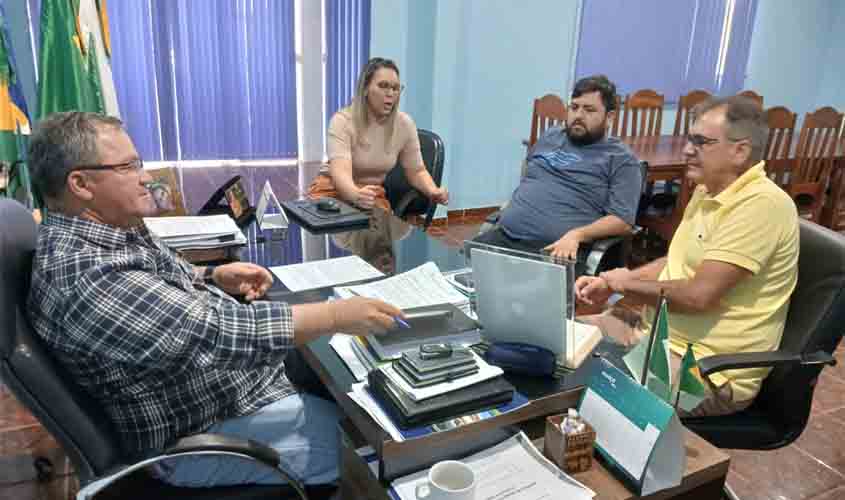 Chefe de Gabinete do deputado Luizinho visita Itapuã D´Oeste e recebe demandas da administração municipal
