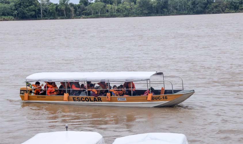Transporte escolar fluvial leva educação a comunidades ribeirinhas