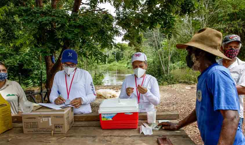 Governo de Rondônia firma parceria com Prefeitura para vacinação de moradores da Resex Rio Cautário