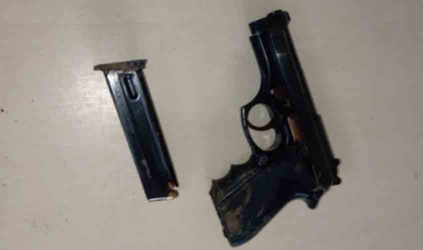 Polícia militar retira duas armas de fogo de circulação