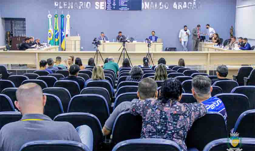 PL que autoriza servidor ausentar-se do trabalho em casos de casamento ou falecimento é aprovado pela Câmara