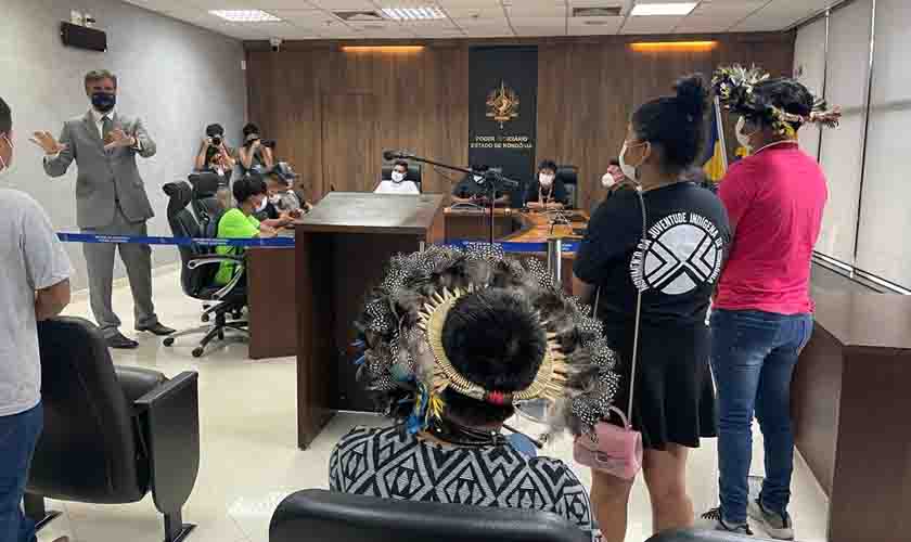 Alunos indígenas de projeto de extensão da Unir visitam o TJRO