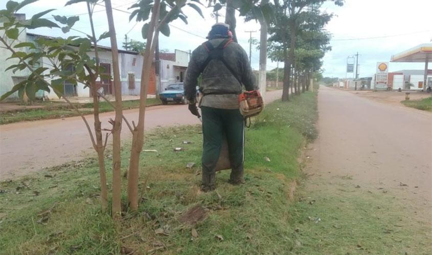 Prefeitura faz mutirão de limpeza no residencial Orgulho do Madeira
