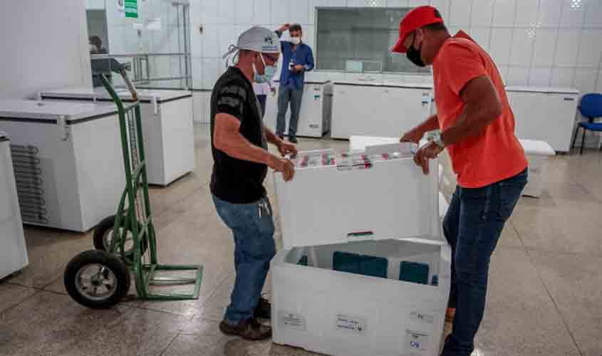 Rondônia recebe a 23ª remessa de vacina contra a covid-19; lote vai atender pessoas de 60 a 69 anos
