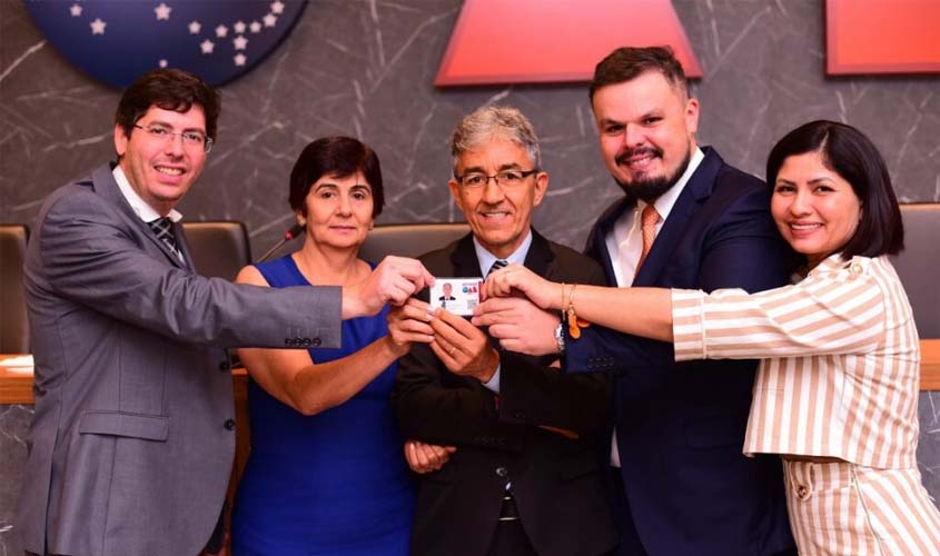 OAB Rondônia entrega credenciais a novos advogados 