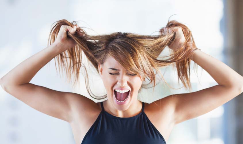 Como driblar os desconfortos da TPM e da menstruação e continuar no 'projeto fitness'?