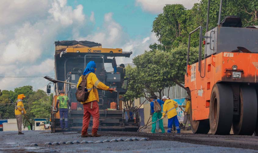 Bairro Embratel recebe recapeamento asfáltico