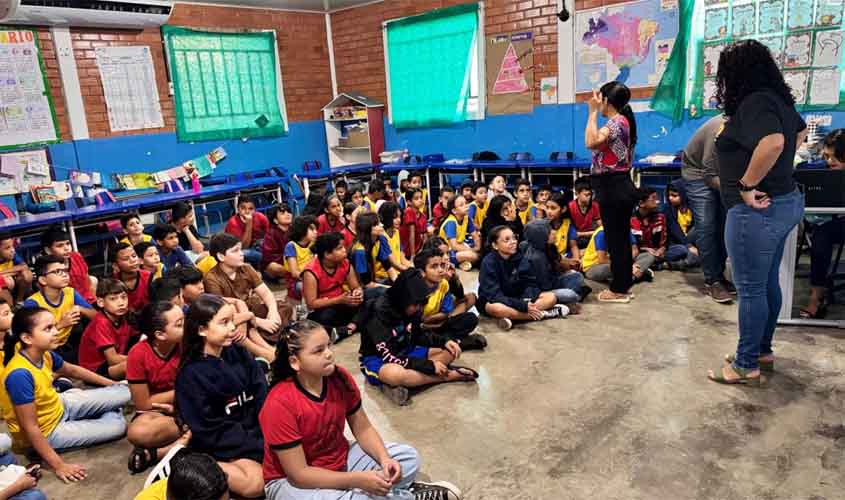 Secretaria Municipal de Meio Ambiente orienta e alerta estudantes sobre queimadas