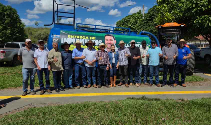 Deputado Alex Redano entrega implemento agrícola à Secretaria de Agricultura de Ariquemes a pedido da prefeita Carla Redano