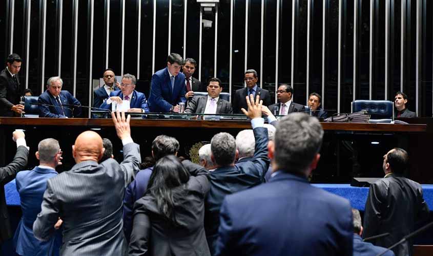 Plenário aprova projeto que anula decreto que flexibiliza posse e porte de arma