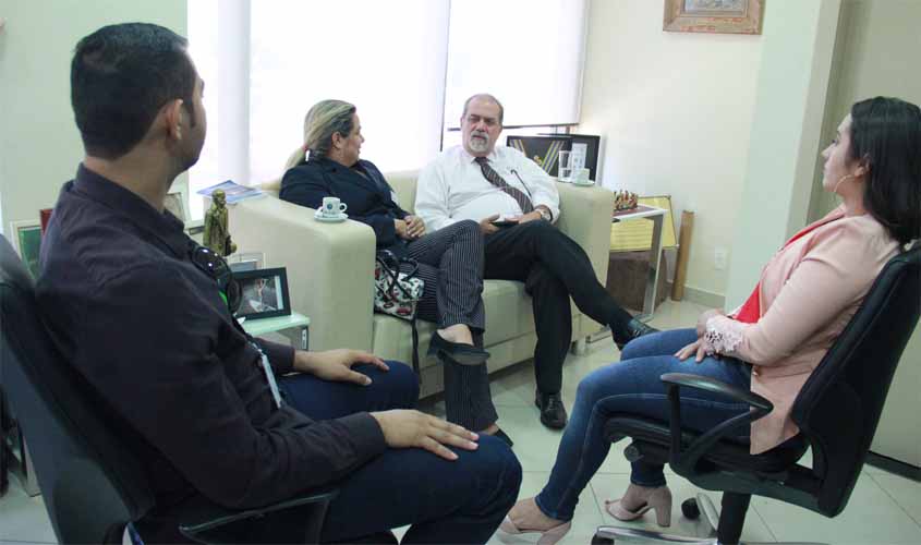 Presidente do TJRO recebe representantes de agentes penitenciários e socioeducadores