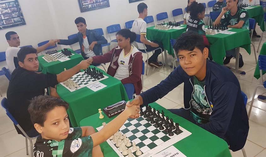 A história do jovem Cinta Larga, medalhista nos jogos de xadrez na fase regional de Pimenta Bueno