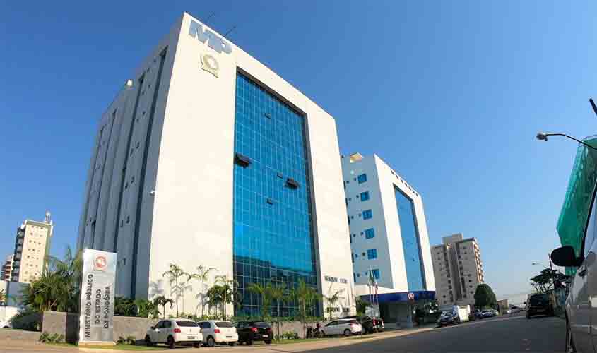 Criança acorrentada: MP o obtém condenação de pai e madrasta a pena de 25 anos, cada um