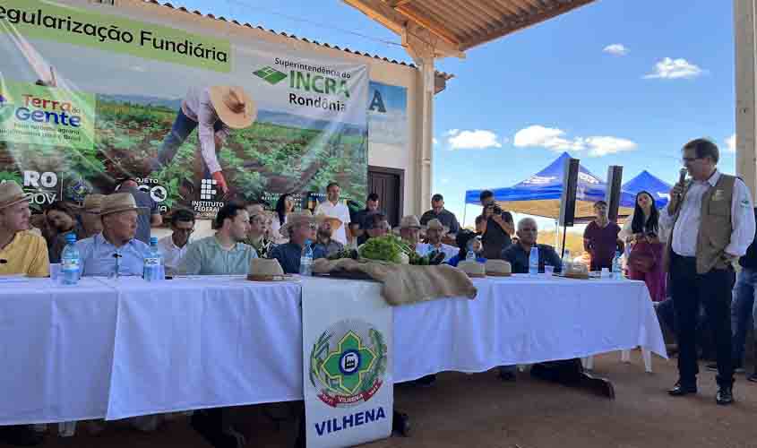 Incra entrega títulos na área da Cooperfrutos