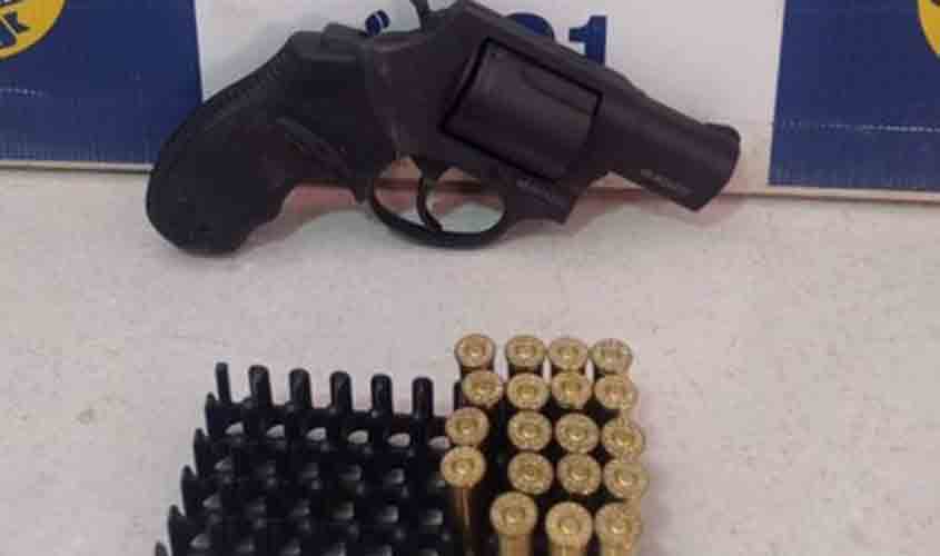 PRF apreende arma de fogo 