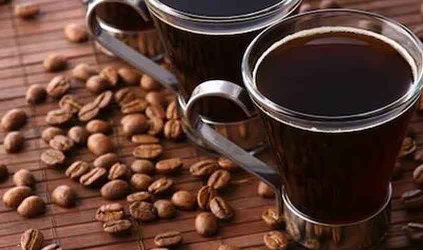 Café e açúcar começam a quinta-feira (19) com queda nos preços