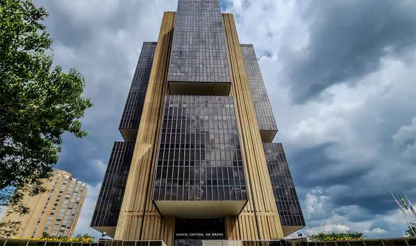 Copom eleva juros básicos da economia para 15% ao ano