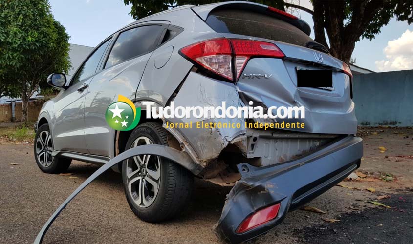 Motorista avança preferencial e motociclista fica ferida após colisão em cruzamento