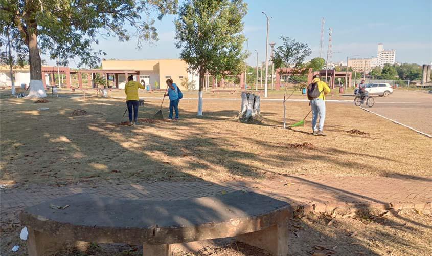 Espaços públicos recebem trabalhos de limpeza e manutenção