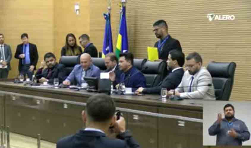 PEC 23 é aprovada em sessão extraordinária da ALE garantindo licença para atividade partidária a servidores públicos