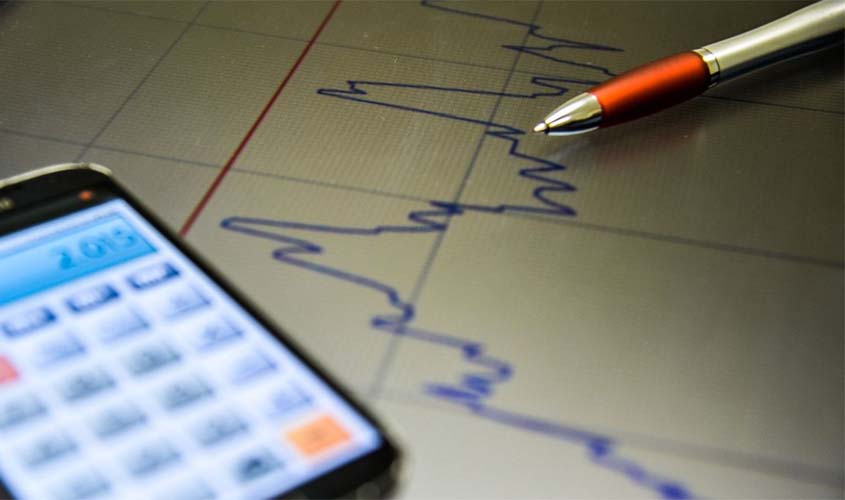 Previsão de crescimento econômico aumenta; estimativa de inflação cai