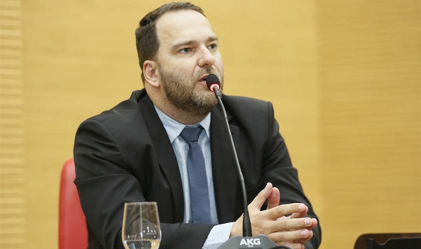 Deputado pede ao Poder Executivo alteração da Lei Complementar 680