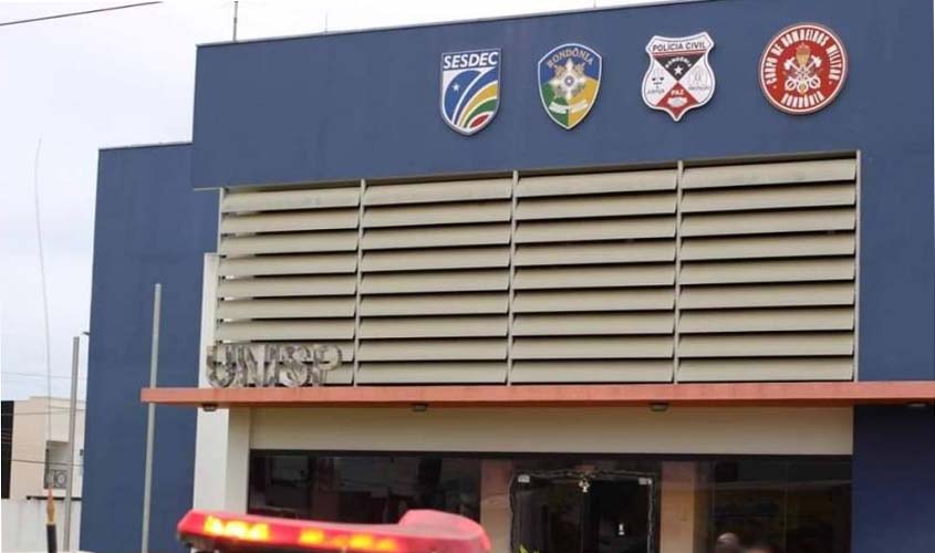 Esfaqueado em bar da periferia, homem é socorrido por comerciante e diz não saber motivo do crime