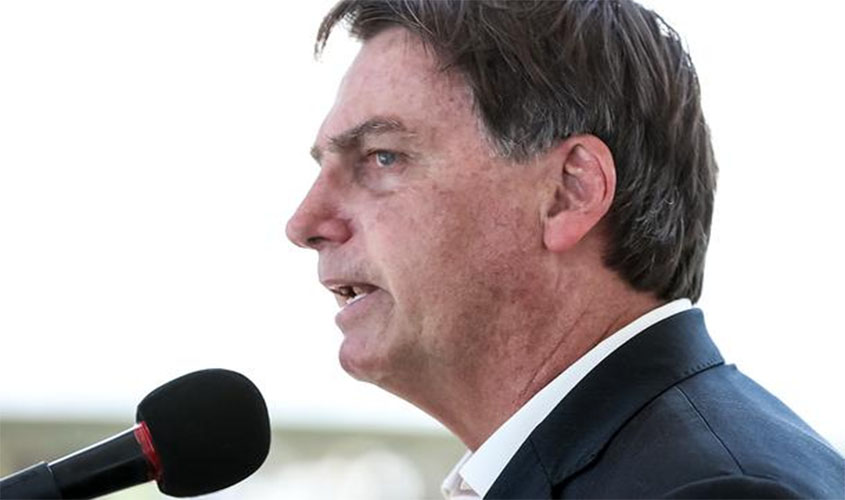 Bolsonaro mostra quem é ao tirar dinheiro da Educação para Defesa