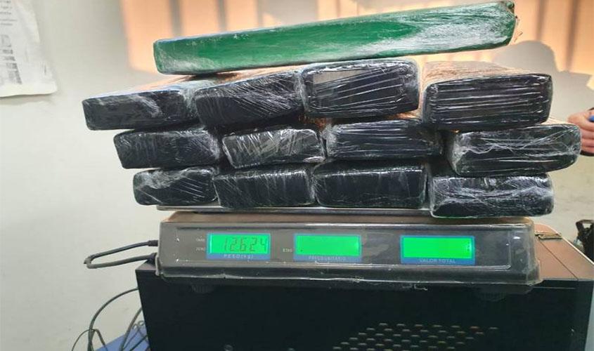 Mala contendo quase 13 kg de maconha é abandonada por mulher em posto de combustíveis