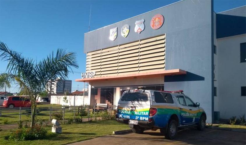 Homem invade empresa, ataca policiais militares, acaba baleado e é levado para hospital