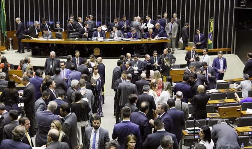 Texto aprovado retoma propaganda partidária gratuita em rádio e TV