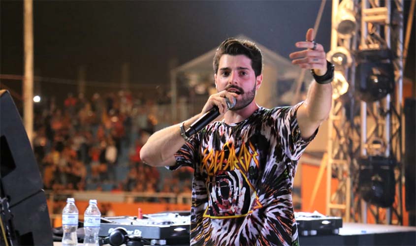 Alok arrasta multidão na Expojipa