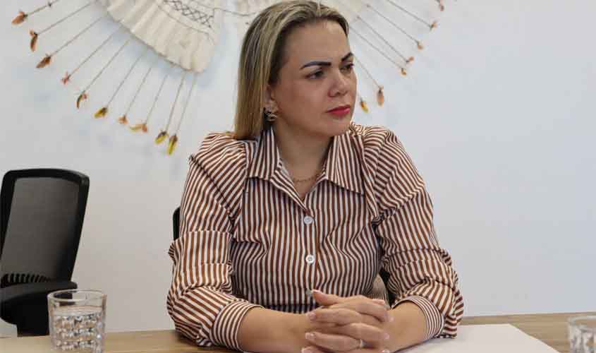 Deputada Cláudia de Jesus propõe criação do Dia do Serventuário da Justiça Estadual