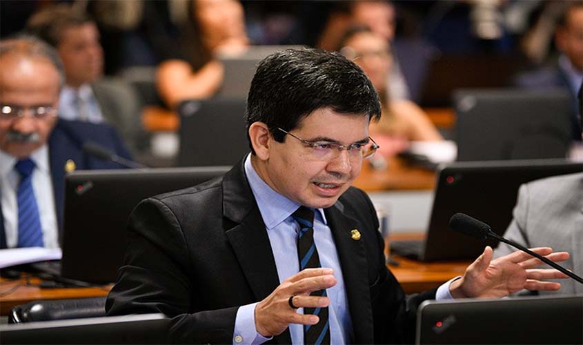 Convocado, ministro do Turismo depõe sobre candidaturas-laranja do PSL