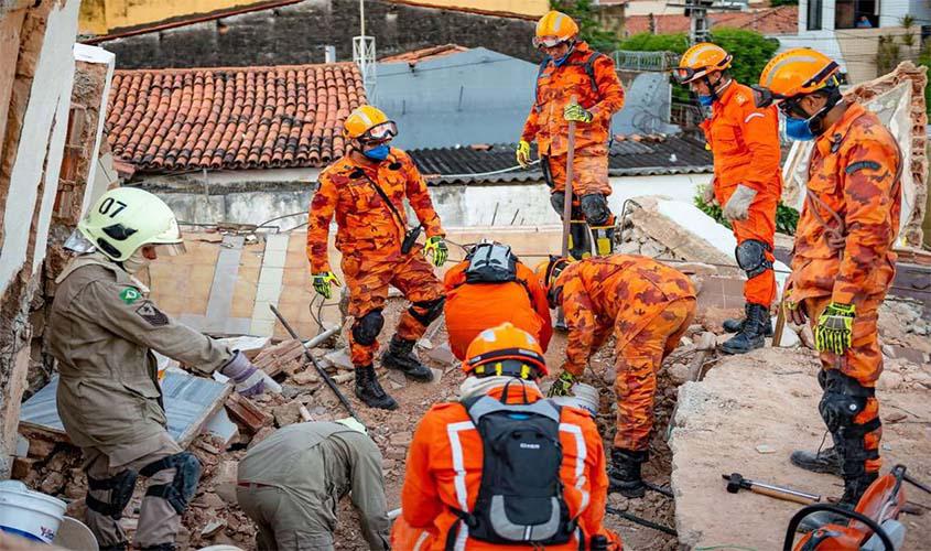 Bombeiros confirmam sétima morte em desabamento em Fortaleza 