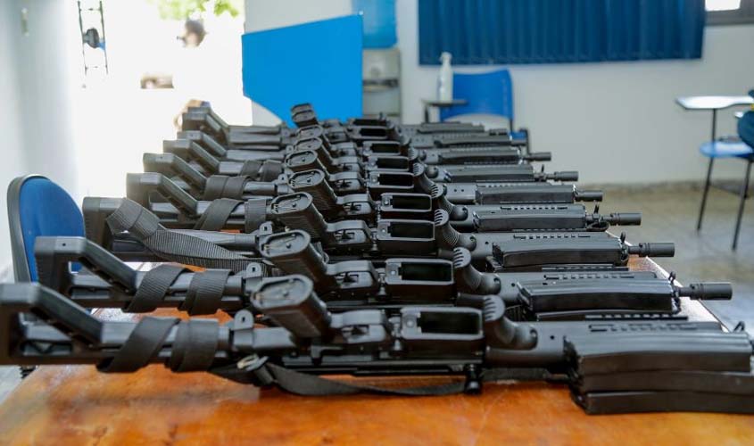 Governo entrega armamento para fortalecer combate a crimes na fronteira