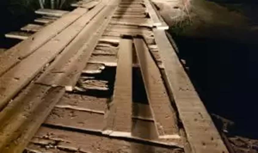 Após acidente com caçamba, ponte que faz divisa com Chupinguaia continua sem reparos