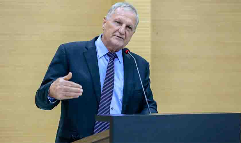 Adelino Follador volta a intervir por atenção ao Centro de Diálise